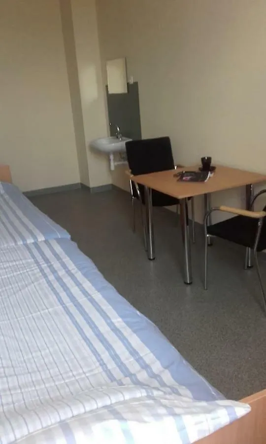 Maglodi Uti Munkavallaloi Hotel Будапешт