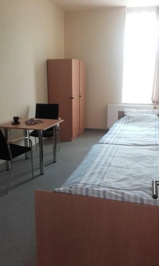 Maglodi Uti Munkavallaloi Hotel Будапешт Хостел