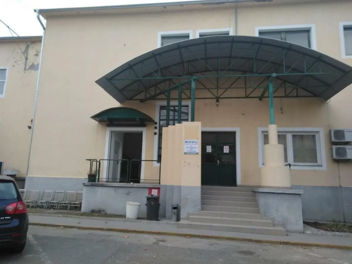 Maglodi Uti Munkavallaloi Hotel Будапешт